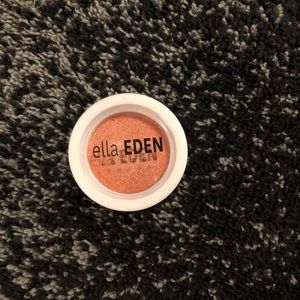 Ella Eden eye shadow. Harmony color.